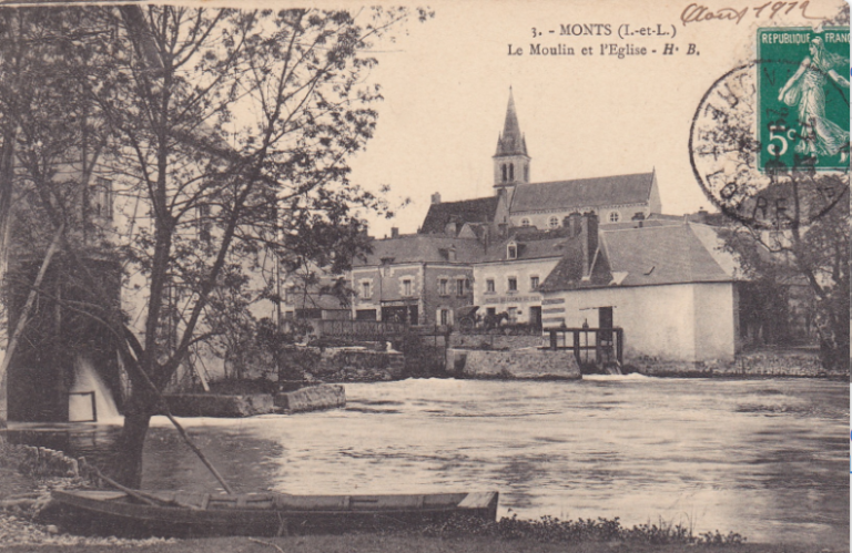 Carte postale ancienne de Monts avec l'église au bord de l'Indre et le moulin